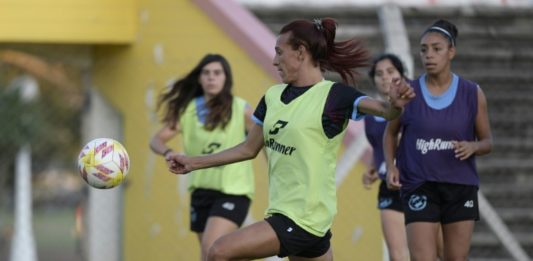 Futbolistas transgénero se abren paso en la liga argentina