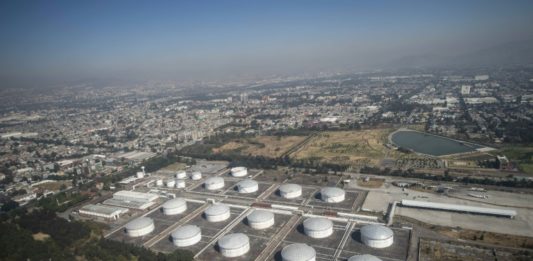 Los productores de petróleo, salvo México, acuerdan bajar la oferta