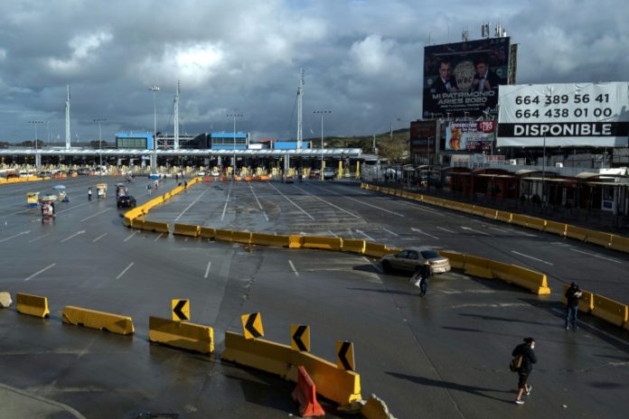 México y EEUU extienden 30 días más las restricciones a tránsito terrestre en su frontera por COVID-19