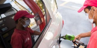 Venezuela anuncia plan especial ante escasez de gasolina en cuarentena por COVID-19