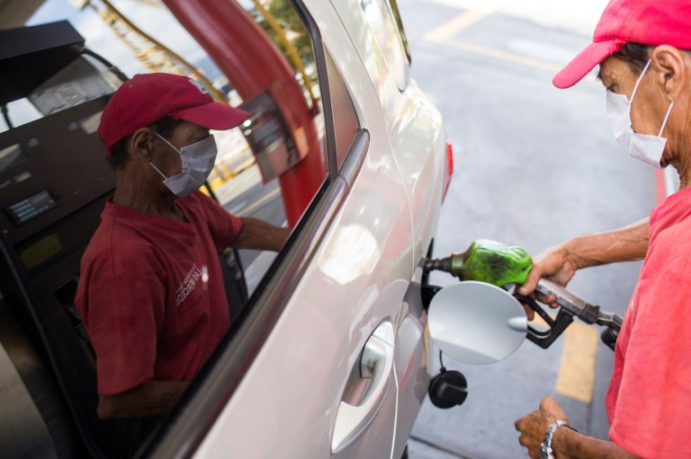 Venezuela anuncia plan especial ante escasez de gasolina en cuarentena por COVID-19
