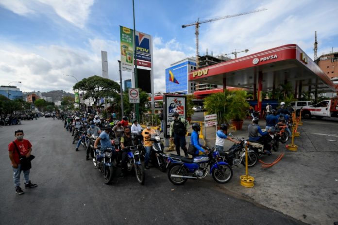 Venezuela en una "tormenta perfecta": sin gasolina y ante una pandemia
