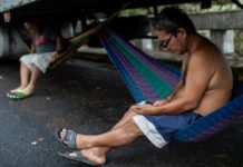 Camioneros centroamericanos atrapados en frontera Nicaragua-Costa Rica por pandemia