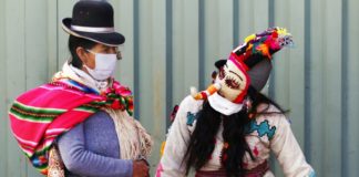 Danzantes populares aymaras alertan sobre coronavirus en frontera de Perú y Bolivia