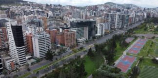 Ecuador cierra embajadas y empresas estatales para ahorrar en medio de la pandemia