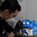 Pastelero guatemalteco sortea la pandemia con tartas de "coronavirus"