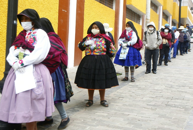 Peruanos inician retiros de fondos de pensiones por pandemia