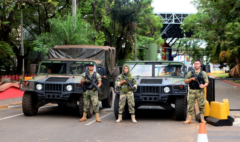Presidente de Paraguay destituye a jefe militar por cruces en frontera con Brasil