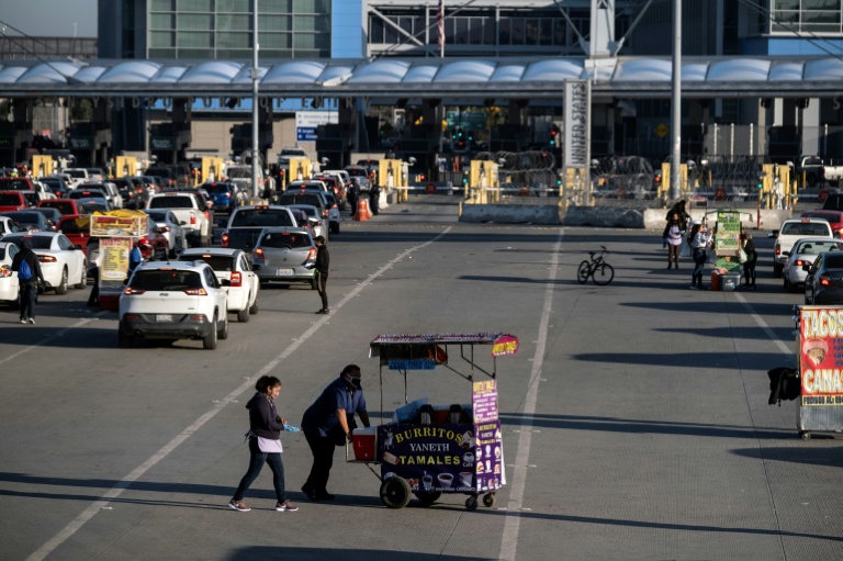 EEUU acuerda con México y Canadá extender 30 días las restricciones de tránsito en sus fronteras