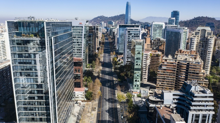 Economía chilena cae 14,1% en abril y marca su peor registro