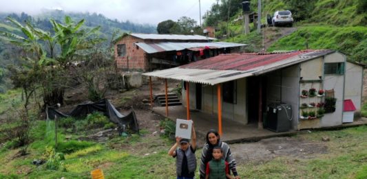 Familia campesina colombiana conquista YouTube con 'tips' para abrazar el agro