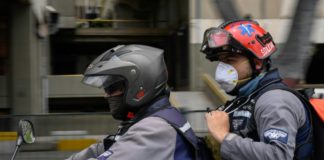 Paramédicos motorizados, ángeles que ayudan a salvar vidas en la caótica Caracas