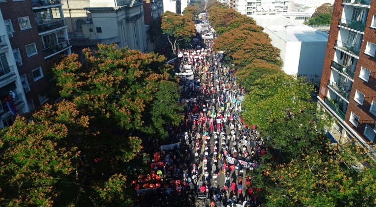 Primer paro y manifestación en Uruguay contra gobierno de Lacalle Pou