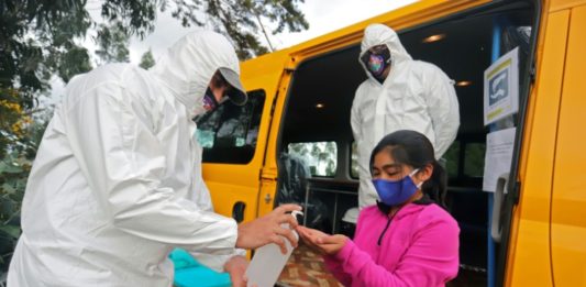 Un aula sobre ruedas salva el año para niños en zonas mapuches de Chile