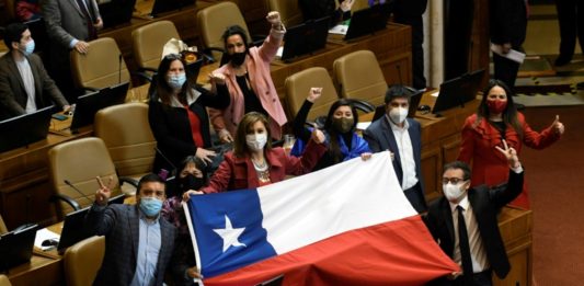 Congreso chileno aprueba ley de retiro de fondos de pensiones