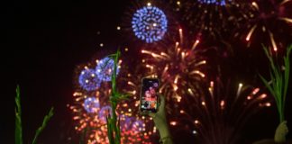 Fuegos artificiales en las playas de Copacabana, en Río de Janeiro, para festejar la llegada del Año Nuevo el 31 de diciembre de 2019 a la medianoche © AFP/Archivos DANIEL RAMALHO