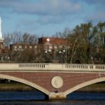 Harvard y el MIT piden a la justicia anular decisión que revoca visas para estudiantes extranjeros