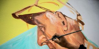 Muralista peruano inmortaliza a humildes víctimas del coronavirus
