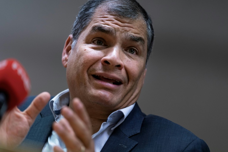 Correa se lanza a la vicepresidencia de Ecuador