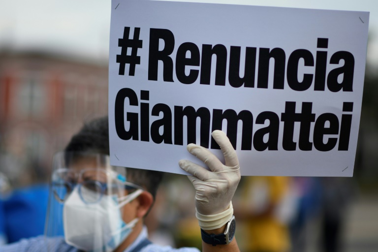 Guatemaltecos piden renuncia de presidente en medio de pandemia