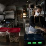 Restaurantes gourmet se erigen como aliados al hambre en Chile
