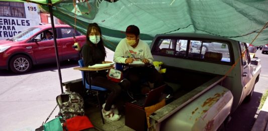 Escuela ambulante para niños pobres en Ciudad de México