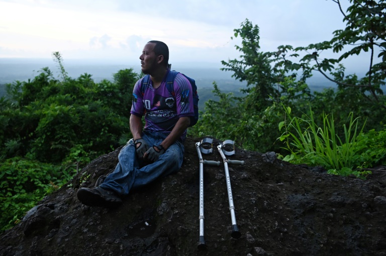 Salvadoreño con discapacidad se reinventa como guía turístico