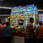 Venezolanos compiten contra la inflación en plena pandemia