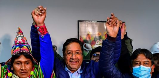 Arce proclama victoria en comicios de Bolivia