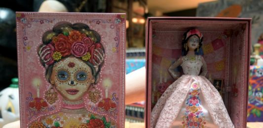 Barbie Día de Muertos enfrenta aceptación y rechazo