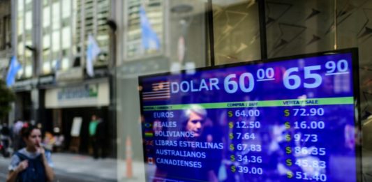 Control de cambio golpea a la empresa privada en Argentina