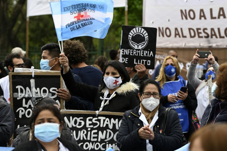 Enfermeros de Buenos Aires renuevan reclamo por salarios