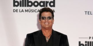 Luis Fonsi y Carlos Vives triunfan en premios Billboard de música latina