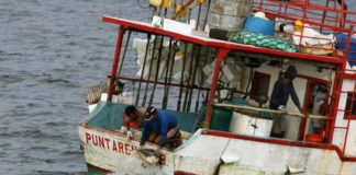 Presidente de Costa Rica veta polémica ley de pesca de arrastre
