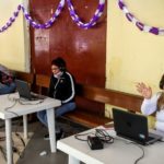 Reclusas peruanas hablan con familiares por videoconferencia
