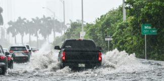 Eta llega a Florida tras azotar Centroamérica y el Caribe