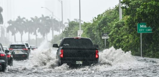 Eta llega a Florida tras azotar Centroamérica y el Caribe