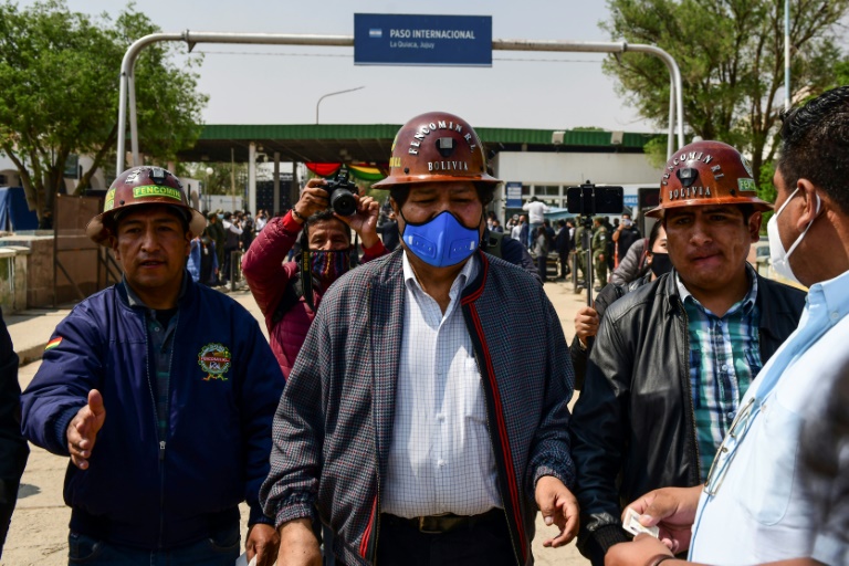 Evo Morales regresa a Bolivia tras exilio en Argentina