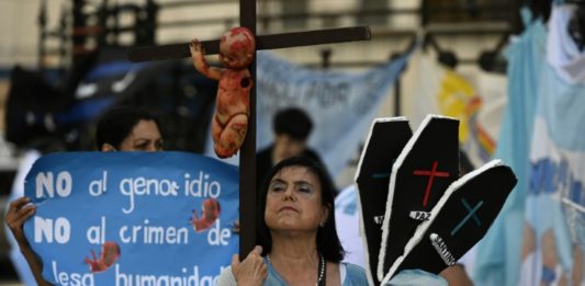 Masivas marchas antiaborto en Argentina