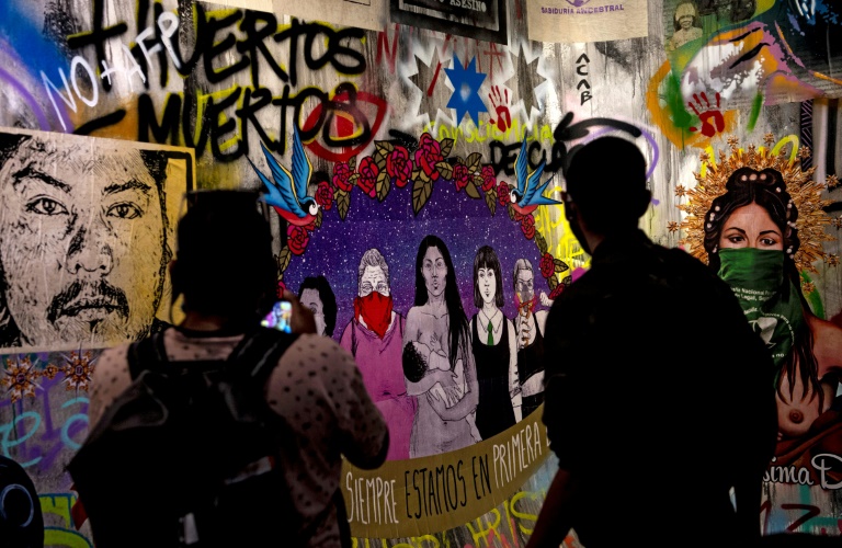 Museo exhibe arte callejero del estallido social en Chile