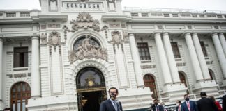 Vizcarra se defiende ante el Congreso en segundo juicio político
