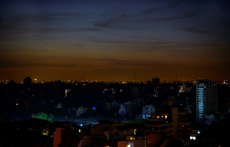 Apagón dejó cuatro horas sin luz a 305.000 usuarios en Buenos Aires