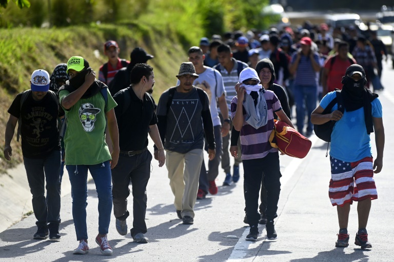 Un grupo de migrantes salvadoreños comienza su viaje hacia Estados Unidos en San Salvador, el 20 de enero de 2020 © AFP MARVIN RECINOS