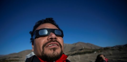 Chile vuelve a mirar al cielo por nuevo eclipse de sol