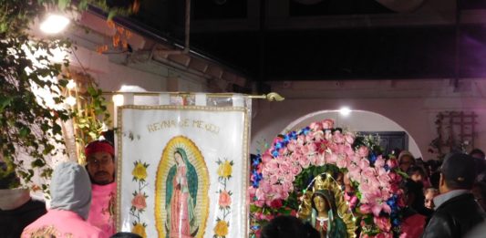Devotos rinden tributo a la Virgen de Guadalupe