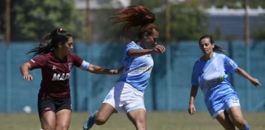 Futbolista transgénero debuta en fútbol femenino de Argentina