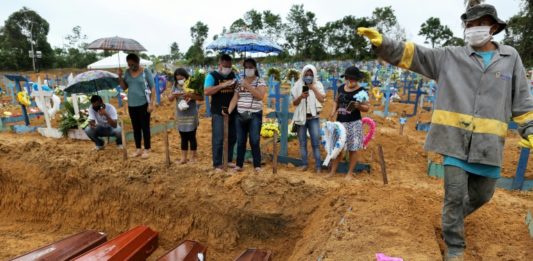 Grupos de apoyo en línea ayudan con el duelo en Brasil