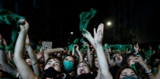 Senado de Argentina aprueba legalización del aborto