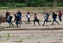 Caravana de migrantes ingresa a Guatemala y continúa viaje a EEUU