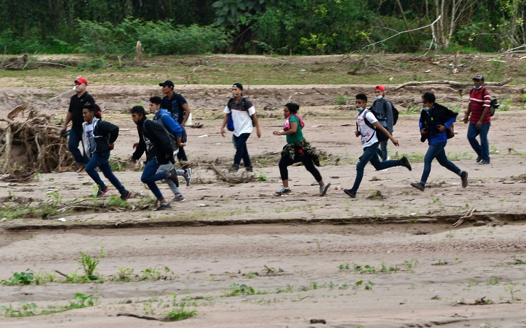 Caravana de migrantes ingresa a Guatemala y continúa viaje a EEUU